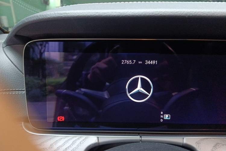 Used Mercedes-Benz E-Class 2020 E 260 Coupe Odometer Close Up