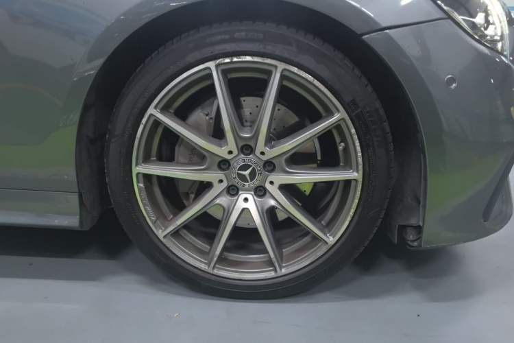Used Mercedes-Benz E-Class 2020 E 260 Coupe Right Front Wheel Hub