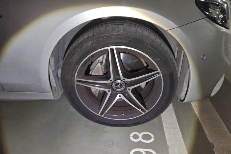 Used Mercedes-Benz E-Class 2020 Restyled E 300 L Sport Exclusive Edition Right Front Wheel Hub