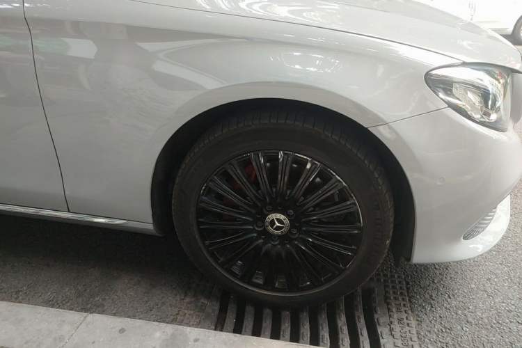 Used Mercedes-Benz E-Class 2020 E 300 L Sporty and Stylish Model Right Front Wheel Hub