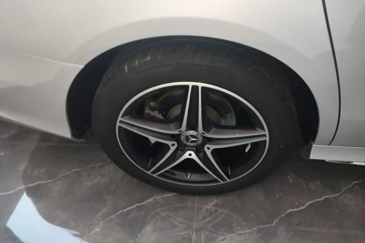 Used Mercedes-Benz E-Class 2020 Restyled E 300 L Sport Exclusive Edition Right Rear Wheel Hub