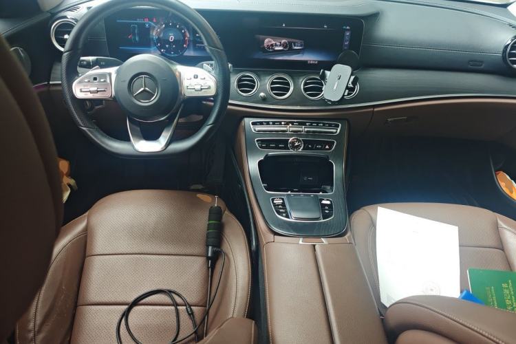 Used Mercedes-Benz E-Class 2020 E 300 L Sport Luxury Edition Center Console