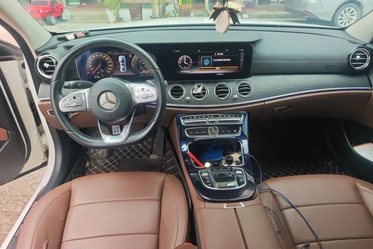 Used Mercedes-Benz E-Class 2020 E 300 L Sport Luxury Edition Center Console