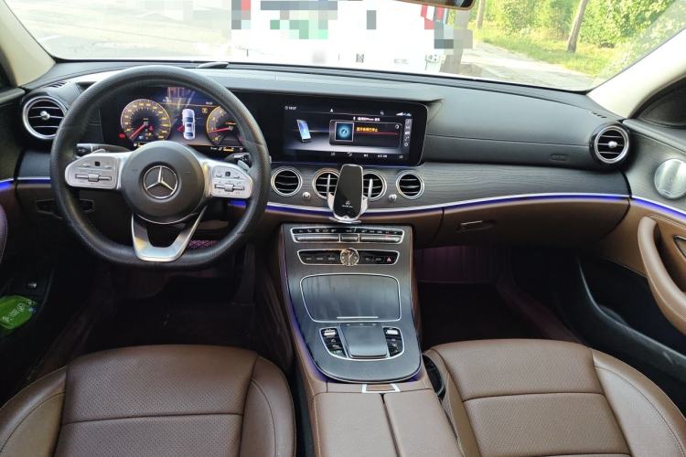 Used Mercedes-Benz E-Class 2020 E 300 L Sport Luxury Edition Center Console