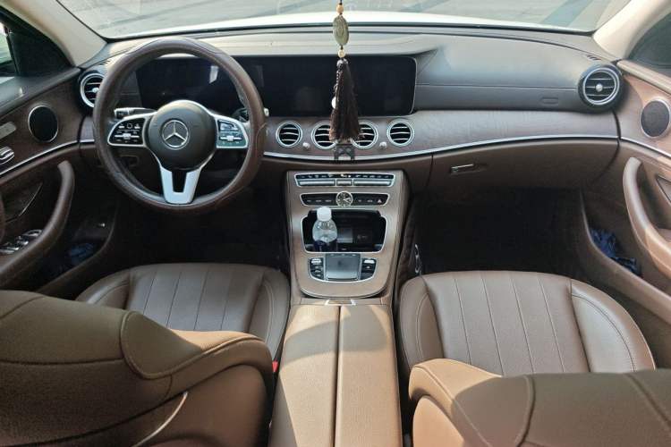 Used Mercedes-Benz E-Class 2020 Facelift E 300 L Stylish Edition Center Console