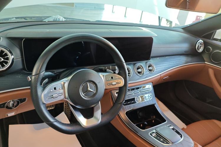 Used Mercedes-Benz E-Class 2020 E 260 4MATIC Coupe Center Console