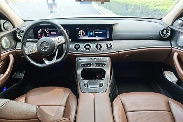Used Mercedes-Benz E-Class 2020 E 300 L Sport Luxury Edition Center Console