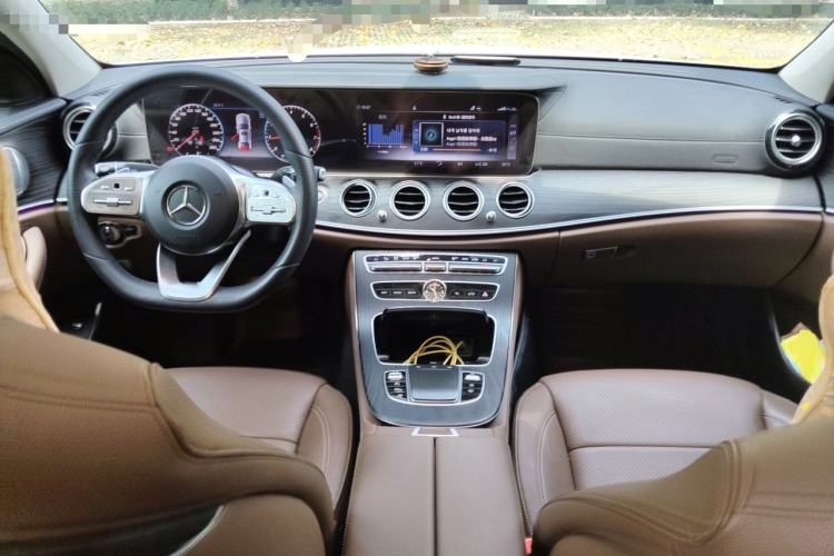Used Mercedes-Benz E-Class 2020 E 300 L Sport Luxury Edition Center Console