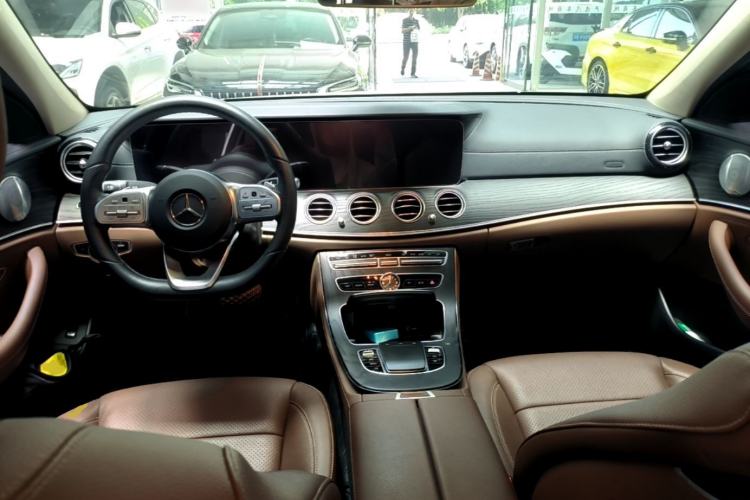 Used Mercedes-Benz E-Class 2020 Restyled E 300 L Exclusive Edition Center Console