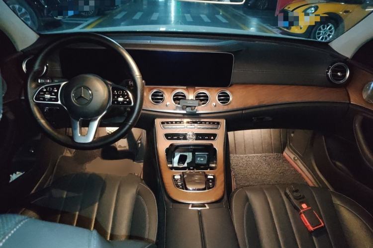 Used Mercedes-Benz E-Class 2020 E 300 L Sport Luxury Edition Center Console