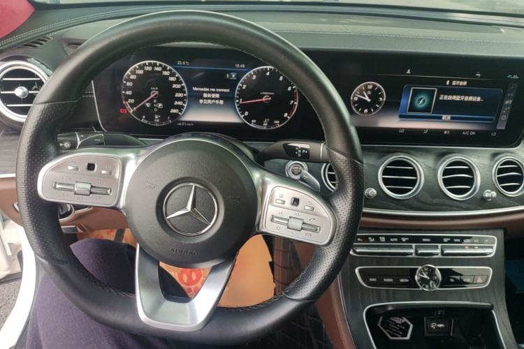 Used Mercedes-Benz E-Class 2020 E 300 L Sport Luxury Edition Center Console