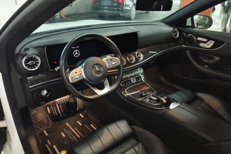Used Mercedes-Benz E-Class 2020 E 260 Convertible Coupe Center Console