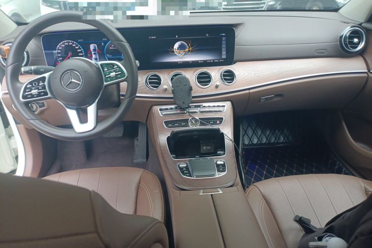 Used Mercedes-Benz E-Class 2020 E 300 L Luxury Model Center Console