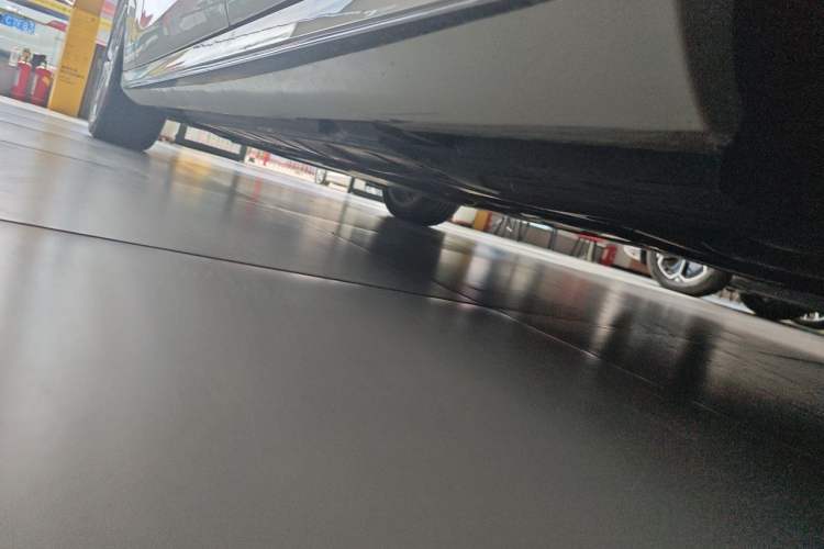 Used Mercedes-Benz E-Class 2020 E 300 L Sporty and Stylish Model Chassis Rear Left