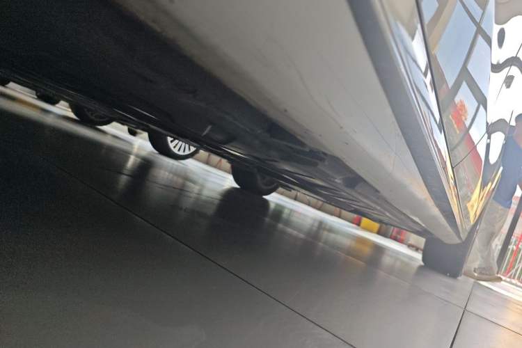 Used Mercedes-Benz E-Class 2020 E 300 L Sporty and Stylish Model Chassis Rear Right