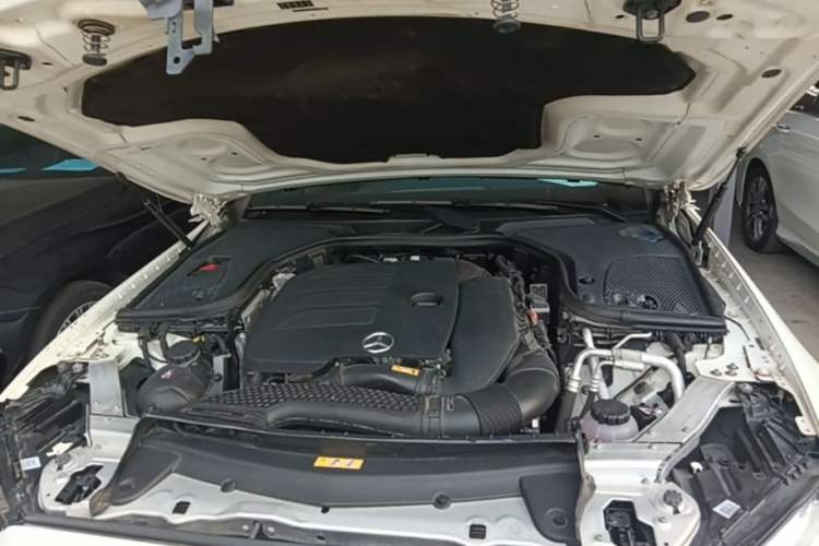 Used Mercedes-Benz E-Class 2020 E 260 Coupe Engine Bay