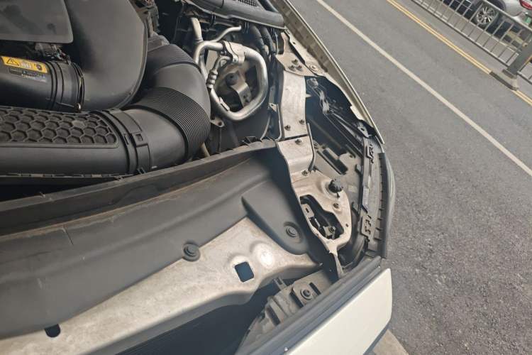 Used Mercedes-Benz E-Class 2020 E 300 L Sport Luxury Edition Engine Bay Left