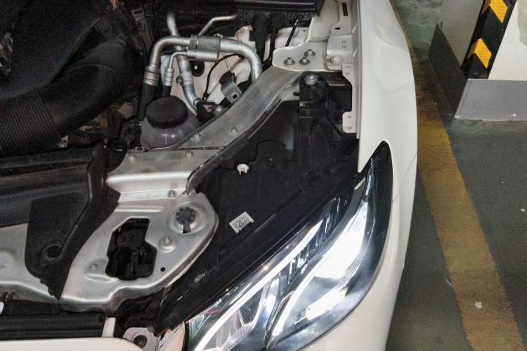 Used Mercedes-Benz E-Class 2020 E 260 Coupe Engine Bay Left