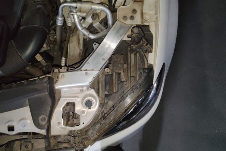 Used Mercedes-Benz E-Class 2020 E 300 L Sport Luxury Edition Engine Bay Left