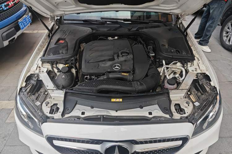 Used Mercedes-Benz E-Class 2020 E 260 4MATIC Coupe Engine Bay