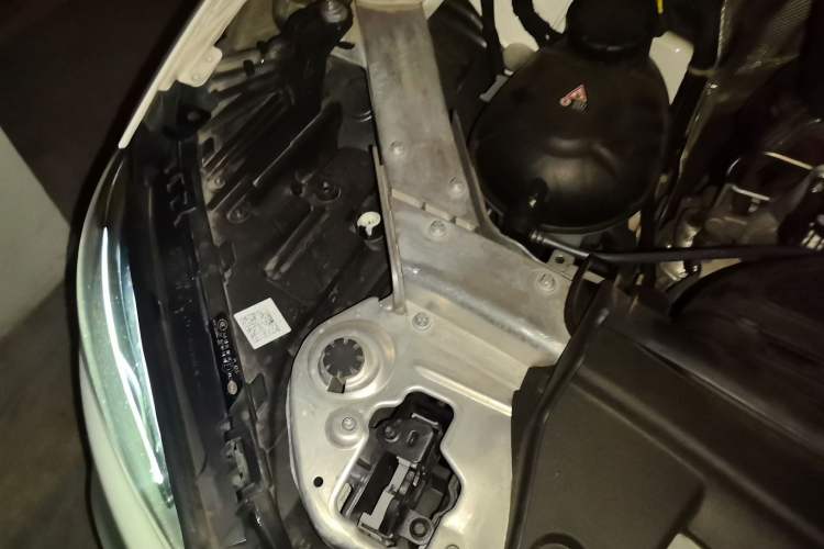 Used Mercedes-Benz E-Class 2020 E 260 Coupe Engine Bay Right