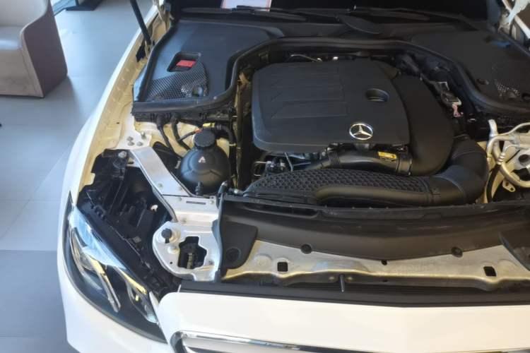 Used Mercedes-Benz E-Class 2020 Restyled E 300 L Sport Exclusive Edition Engine Bay Right