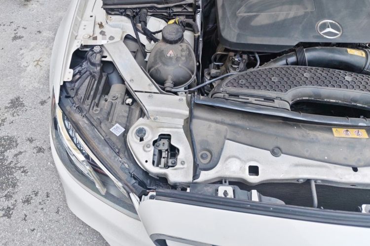 Used Mercedes-Benz E-Class 2020 E 260 Coupe Engine Bay Right