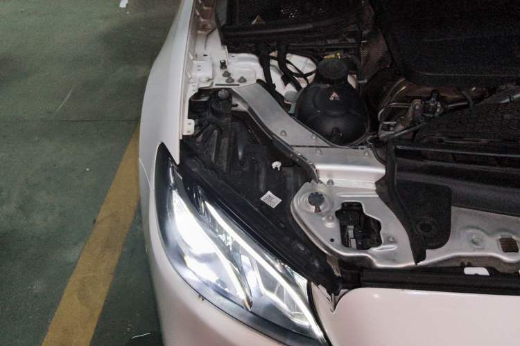 Used Mercedes-Benz E-Class 2020 E 260 Coupe Engine Bay Right