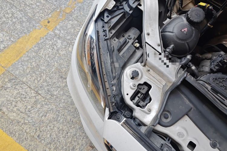 Used Mercedes-Benz E-Class 2020 Restyled E 300 L Sporty and Stylish Edition Engine Bay Right