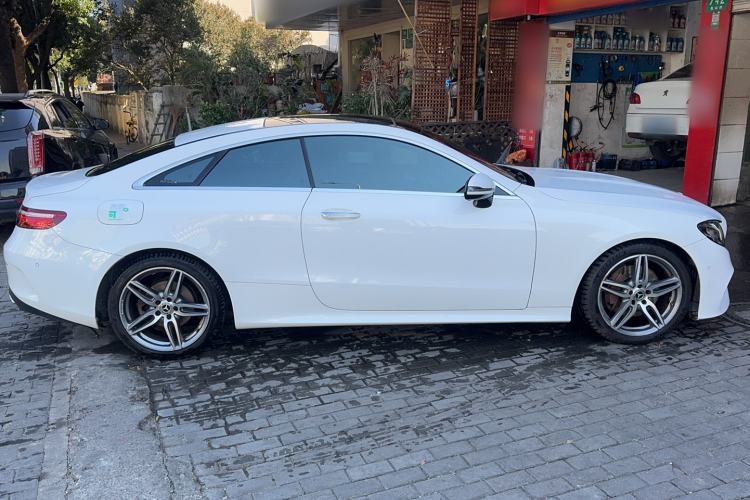 Used Mercedes-Benz E-Class 2020 E 260 Coupe Exterior 2