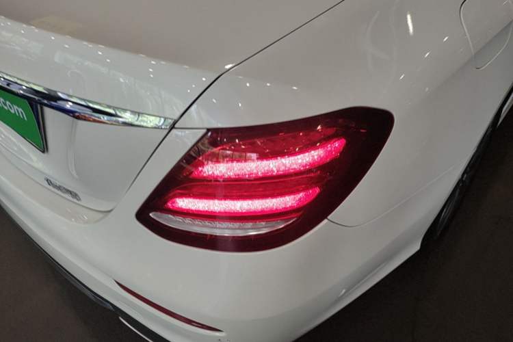 Used Mercedes-Benz E-Class 2020 E 300 L Sporty and Stylish Model Exterior 3