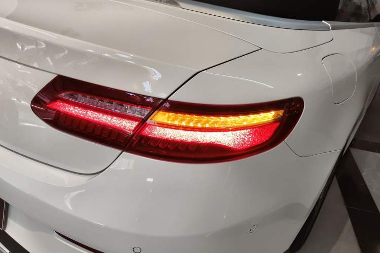 Used Mercedes-Benz E-Class 2020 E 260 Convertible Coupe Exterior 3