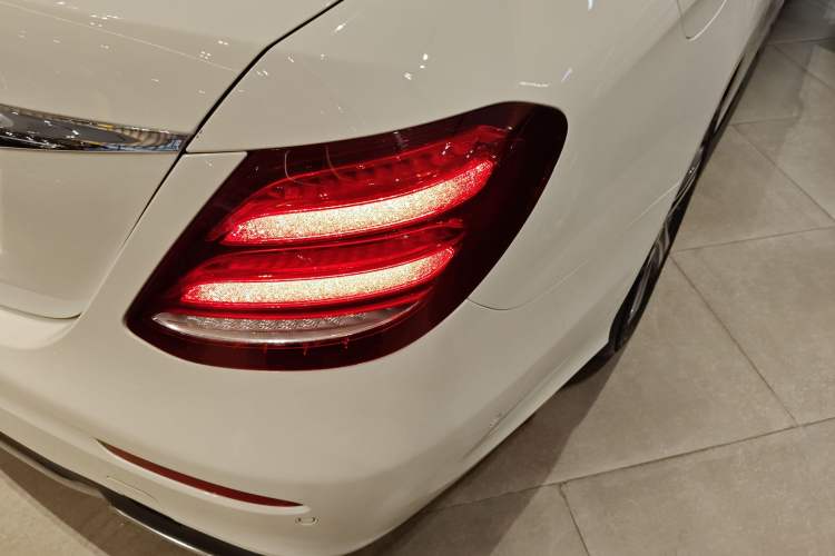 Used Mercedes-Benz E-Class 2020 Facelift E 260 L Sport Edition Exterior 4