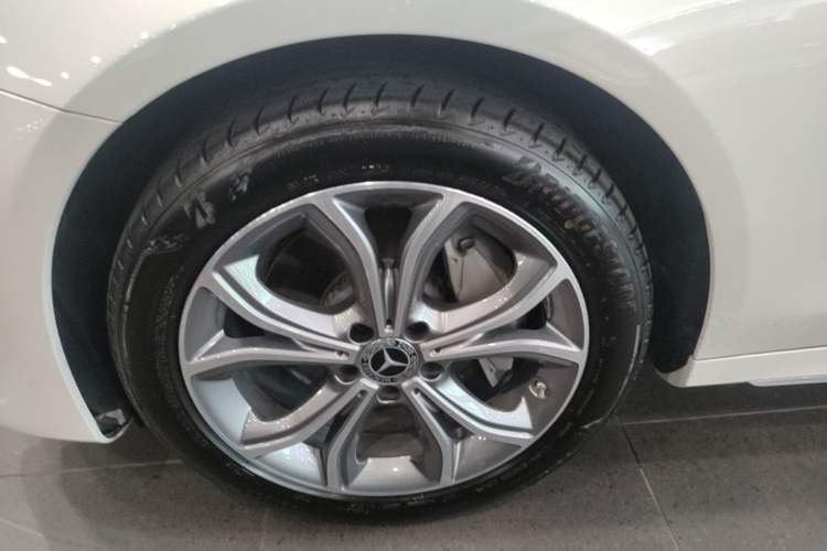 Used Mercedes-Benz E-Class 2020 E 300 L Sporty and Stylish Model Exterior 4