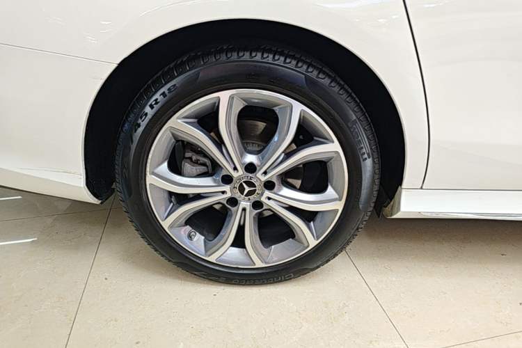 Used Mercedes-Benz E-Class 2020 E 300 L Sporty and Stylish Model Exterior 5