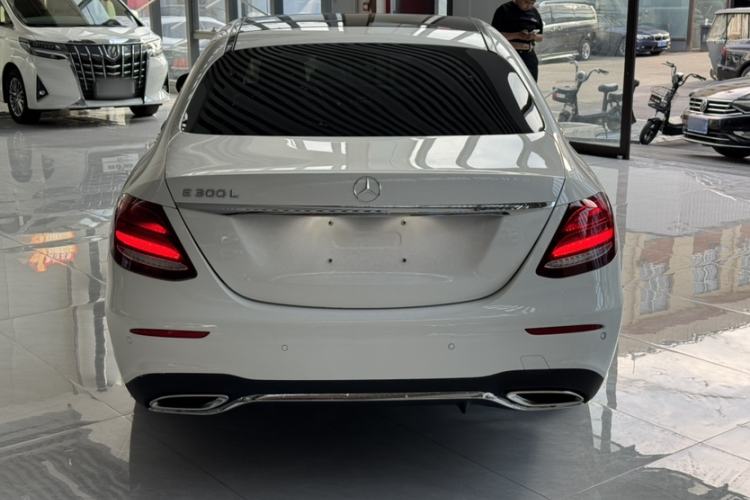 Used Mercedes-Benz E-Class 2020 E 300 L Sporty and Stylish Model Exterior 5