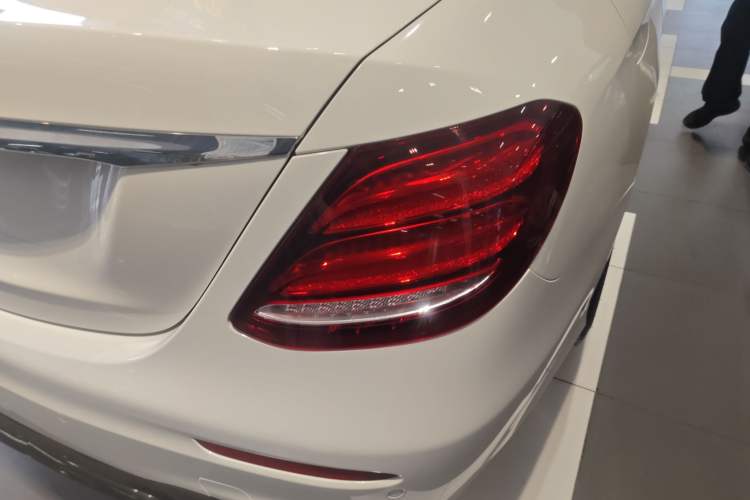 Used Mercedes-Benz E-Class 2020 E 300 L Sporty and Stylish Model Exterior 6