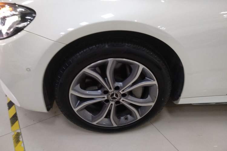 Used Mercedes-Benz E-Class 2020 E 300 L Sporty and Stylish Model Exterior 7