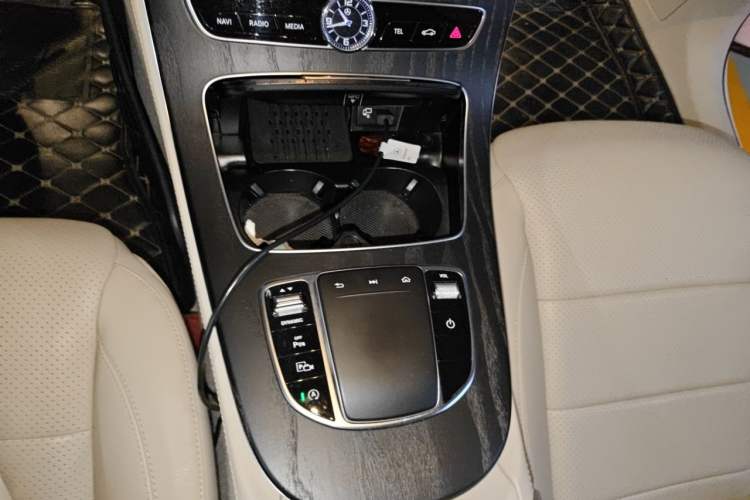 Used Mercedes-Benz E-Class 2020 E 300 L Sporty and Stylish Model Gear Lever