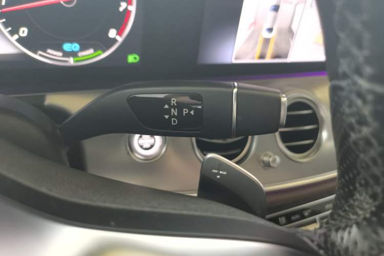 Used Mercedes-Benz E-Class 2020 E 260 Sport Edition 4MATIC Gear Lever