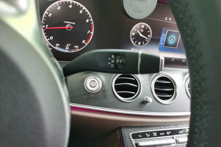 Used Mercedes-Benz E-Class 2020 Restyled E 300 L Sporty and Stylish Edition Gear Lever