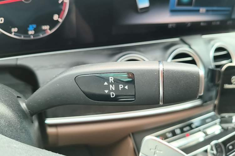 Used Mercedes-Benz E-Class 2020 Restyled E 300 L Sporty and Stylish Edition Gear Lever