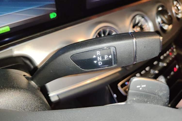 Used Mercedes-Benz E-Class 2020 E 260 Convertible Coupe Gear Lever
