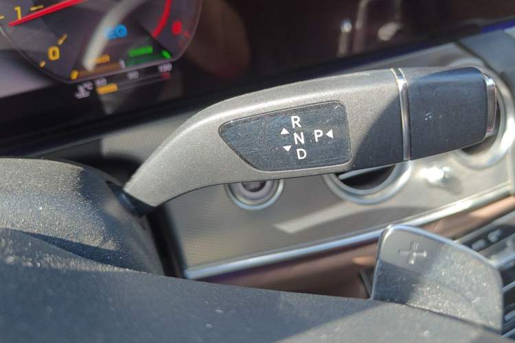 Used Mercedes-Benz E-Class 2020 Facelift E 260 Sport Edition Gear Lever