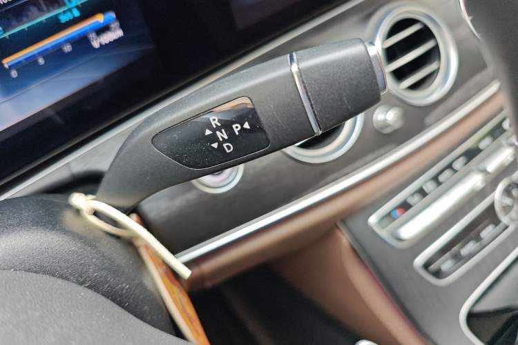 Used Mercedes-Benz E-Class 2020 Restyled E 300 L Sporty and Stylish Edition Gear Lever
