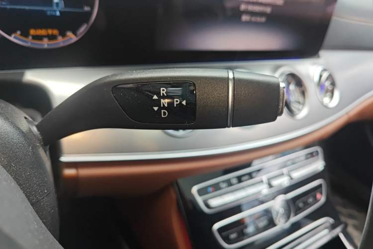 Used Mercedes-Benz E-Class 2020 E 260 4MATIC Coupe Gear Lever