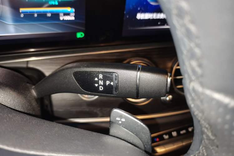 Used Mercedes-Benz E-Class 2020 Restyled E 300 L Sporty and Stylish Edition Gear Lever