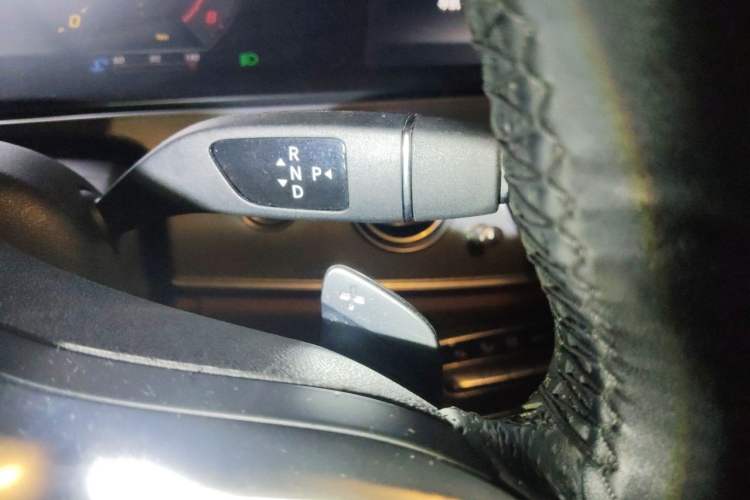 Used Mercedes-Benz E-Class 2020 E 260 Sport Edition 4MATIC Gear Lever
