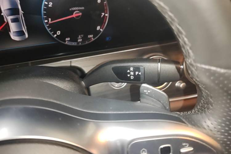 Used Mercedes-Benz E-Class 2020 Restyled E 300 L Sporty and Stylish Edition Gear Lever