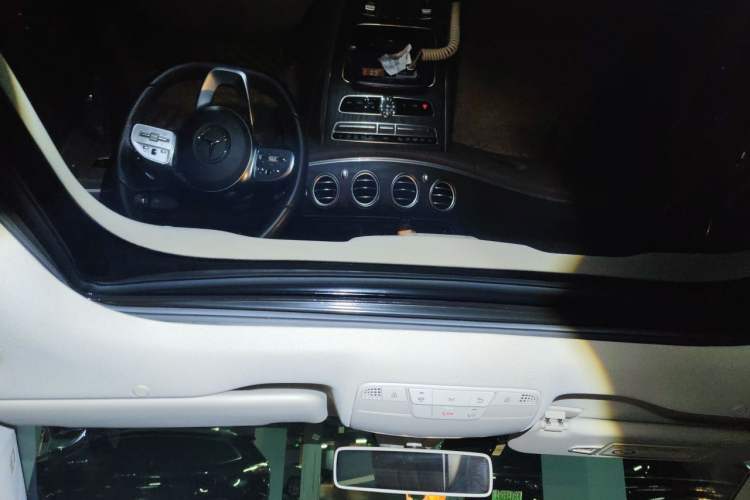 Used Mercedes-Benz E-Class 2020 Restyled E 300 L Sporty and Stylish Edition Headliner